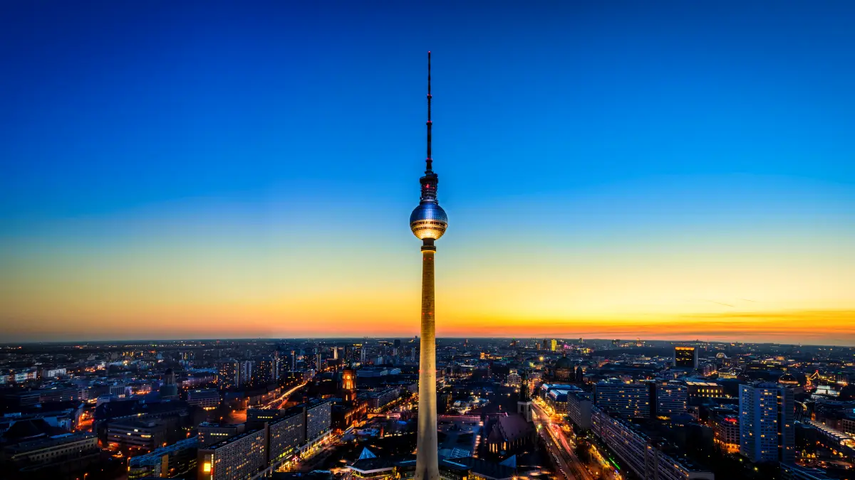 Berliner Fernsehturm - Berlin Gezilecek Yerler Listesi