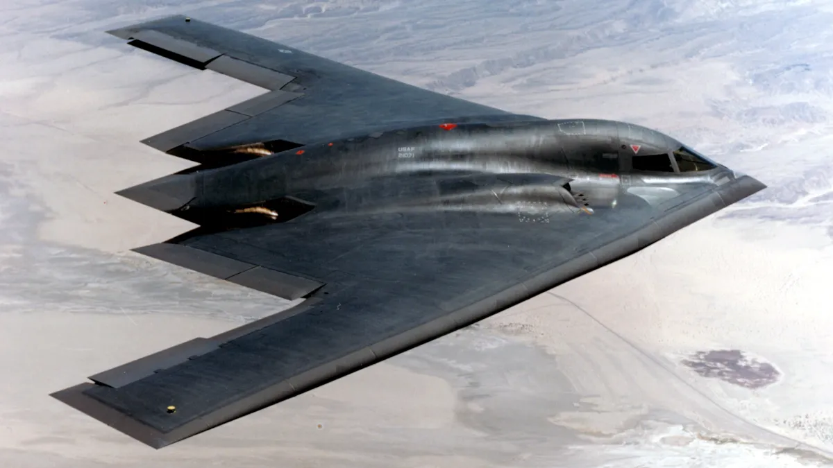 Dünyanın En Pahalı Uçakları Listesi - Northrop Grumman B-2 Spirit