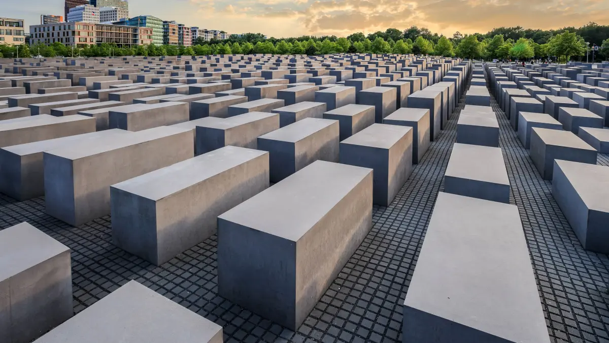 Katledilen Avrupalı Yahudiler (Holokost) Anıtı - Berlin Gezilecek Yerler Listesi